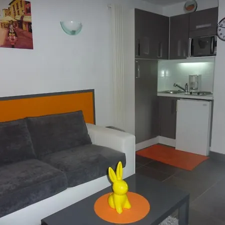 Apartment Moderne Climatise Pour 2 Avec Piscine Au Centre Du Cap D'agde - Fr-1-723-66